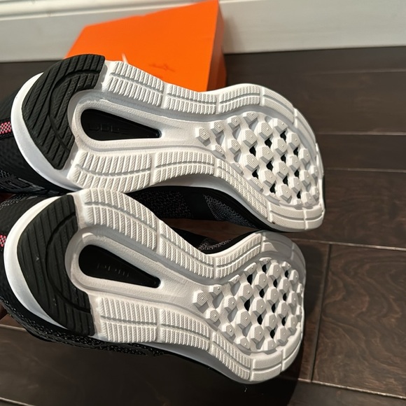 Nike women’s zoom strike NIB 12 - Picture 9 of 13